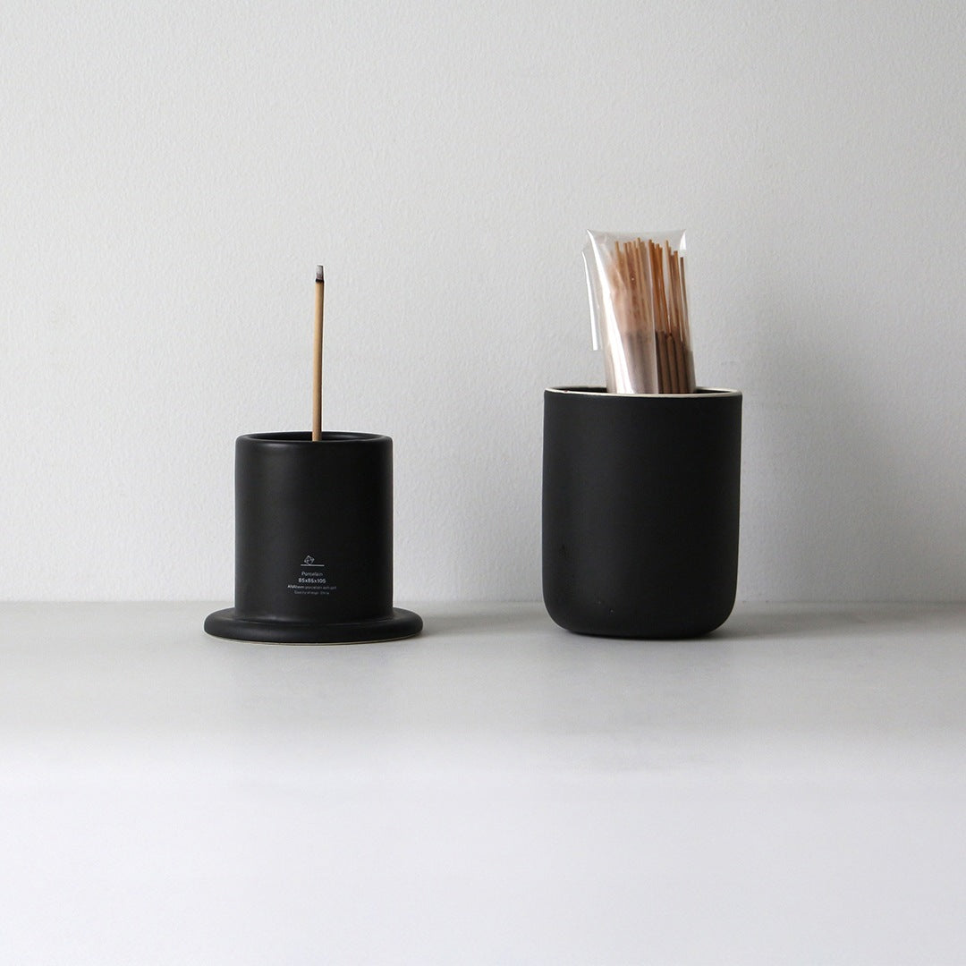 ANAheim Porcelain Ash-Pot "Black"