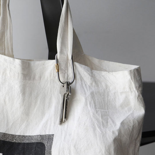 Titanium Screw Lock Keyring "D-shape" | パーツとしても使えるシンプルで上品なカラビナ